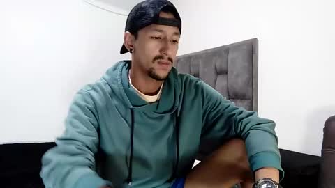 Snapshot of guykarim chatting on 02-18-25, 07:43 karim online show from 02-18-25, 07:43