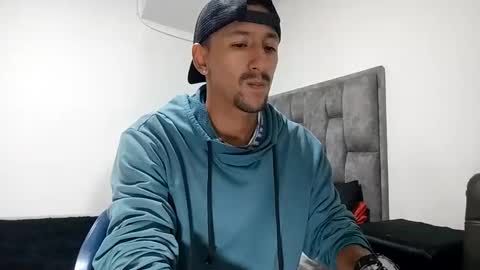 Snapshot of guykarim chatting on 03-05-25, 08:43 karim online show from 03-05-25, 08:43