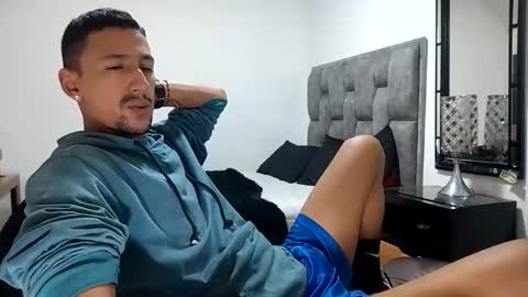 Snapshot of guykarim chatting on 03-07-25, 08:02 karim online show from 03-07-25, 08:02