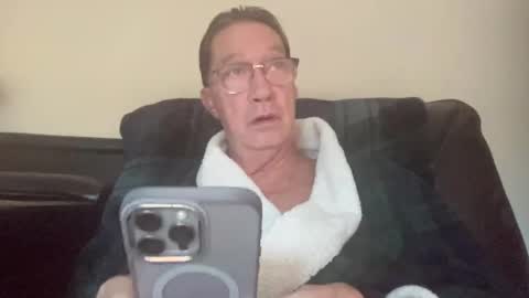 Snapshot of gwashere4u chatting on 09-28-25, 12:43 gwashere4u online show from 09-28-25, 12:43