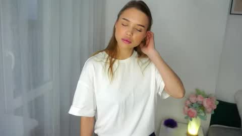 Kira  online show from 12-17-25, 07:14