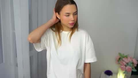 Kira  online show from 12-18-25, 07:25