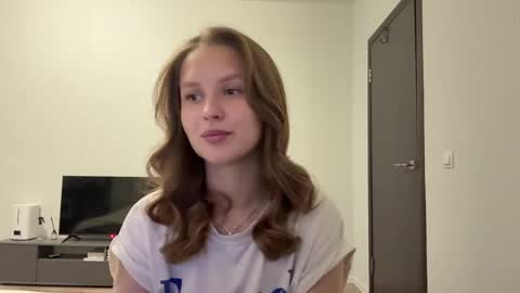 Snapshot of gwendolynnn chatting on 06-08-26, 04:40 Mia online show from 06-08-26, 04:40