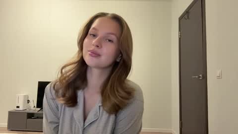 Snapshot of gwendolynnn chatting on 06-09-26, 05:24 Mia online show from 06-09-26, 05:24