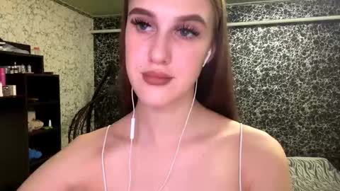 Gwen online show from 10-20-25, 08:20