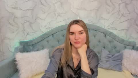 Snapshot of gwensmitt chatting on 05-27-26, 12:29 gwensmitt online show from 05-27-26, 12:29