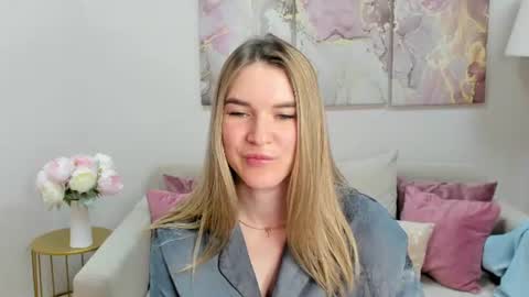 Snapshot of gwensmitt chatting on 06-11-26, 12:32 gwensmitt online show from 06-11-26, 12:32