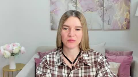 Snapshot of gwensmitt chatting on 06-19-26, 10:02 gwensmitt online show from 06-19-26, 10:02