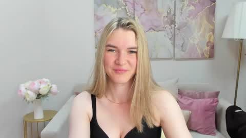 Snapshot of gwensmitt chatting on 07-09-26, 09:41 gwensmitt online show from 07-09-26, 09:41