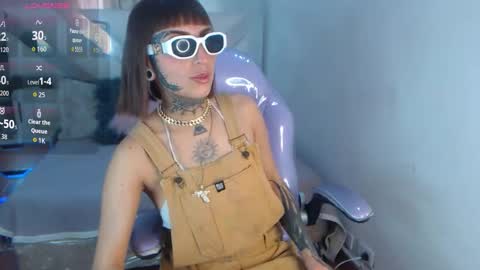 gyal_8_ online show from 10-17-25, 08:11