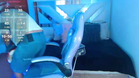 gyal_8_ online show from 10-24-25, 07:54