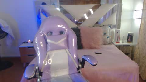 gyal_8_ online show from 11-06-25, 04:02