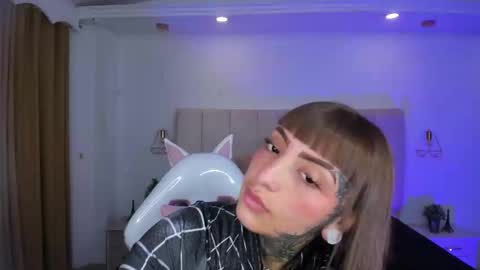 gyal_8_ online show from 11-28-25, 05:21