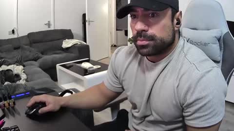 Snapshot of gymking999 chatting on 02-10-25, 11:15 gymking999 online show from 02-10-25, 11:15