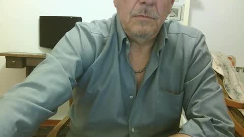 Snapshot of gyrdy chatting on 12-14-24, 04:31 gyrdy online show from 12-14-24, 04:31