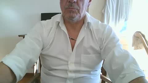 Snapshot of gyrdy chatting on 12-21-24, 01:32 gyrdy online show from 12-21-24, 01:32