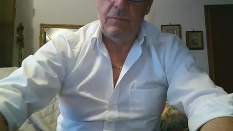 Snapshot of gyrdy chatting on 12-31-24, 03:53 gyrdy online show from 12-31-24, 03:53