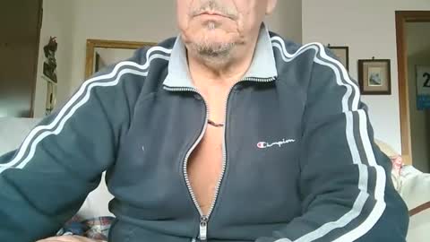 Snapshot of gyrdy chatting on 02-15-25, 02:00 gyrdy online show from 02-15-25, 02:00