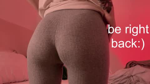 Snapshot of h2h0e chatting on 12-30-24, 06:49 Lana online show from 12-30-24, 06:49