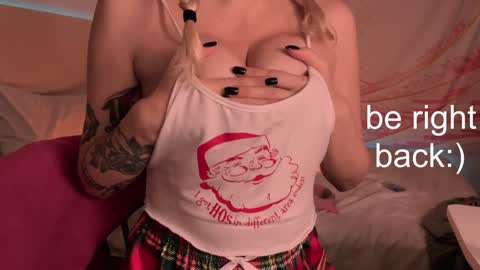 Snapshot of h2h0e chatting on 01-11-25, 08:10 Lana online show from 01-11-25, 08:10