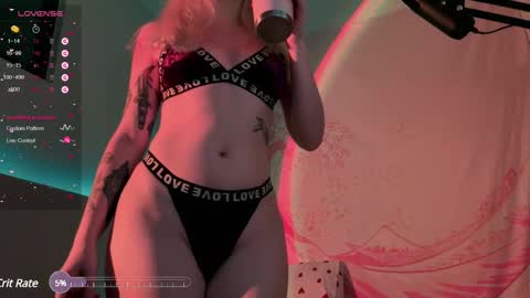 Snapshot of h2h0e chatting on 02-13-25, 07:10 Lana online show from 02-13-25, 07:10