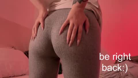 Snapshot of h2h0e chatting on 02-16-25, 07:05 Lana online show from 02-16-25, 07:05