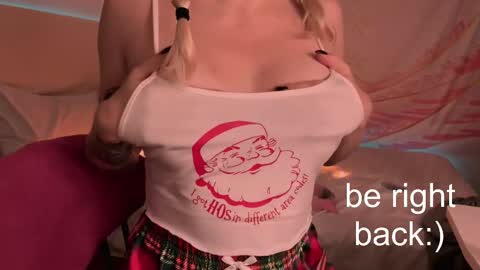 Snapshot of h2h0e chatting on 02-23-25, 07:07 Lana online show from 02-23-25, 07:07