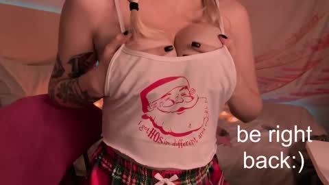 Snapshot of h2h0e chatting on 02-26-25, 08:11 Lana online show from 02-26-25, 08:11