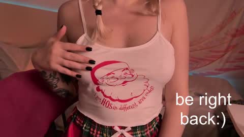 Snapshot of h2h0e chatting on 02-28-25, 08:28 Lana online show from 02-28-25, 08:28