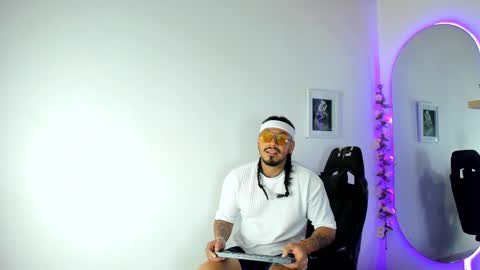 hache222 online show from 02-18-25, 12:37