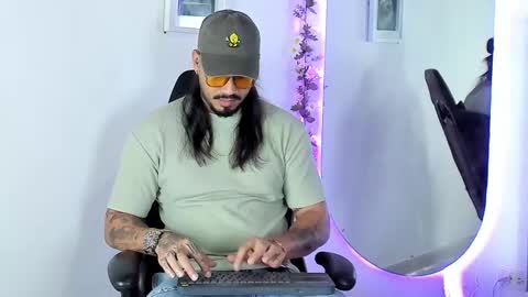 hache222 online show from 02-18-25, 10:36