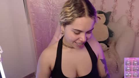 Snapshot of haelycute chatting on 05-10-26, 12:38 Haely online show from 05-10-26, 12:38