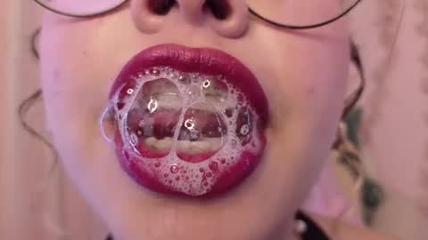 Snapshot of haelycute chatting on 06-04-26, 11:55 Haely online show from 06-04-26, 11:55