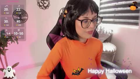 Hailee online show from 10-31-25, 03:46