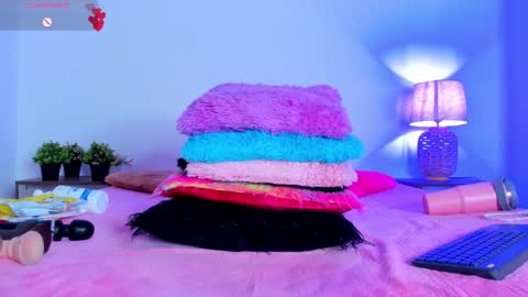 hailey_hadid online show from 12-16-25, 03:17