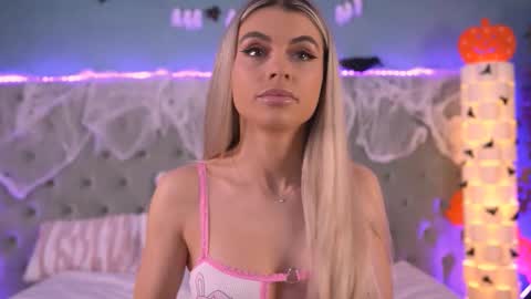 Snapshot of hailey_madow chatting on 10-26-25, 08:20 Hailey online show from 10-26-25, 08:20