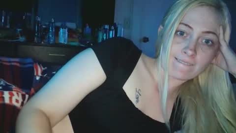 Hailey and d online show from 11-03-25, 06:14