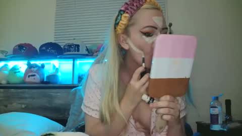 Hailey and d online show from 11-12-25, 12:22