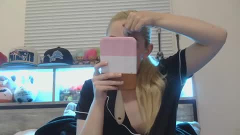 Hailey and d online show from 11-23-25, 10:31