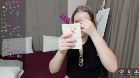 Hailey online show from 03-10-25, 02:17