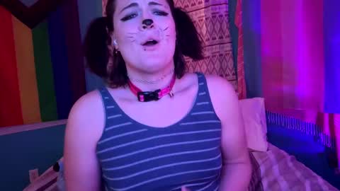 Snapshot of haileyharper chatting on 02-17-25, 01:58 Hailey Harper online show from 02-17-25, 01:58