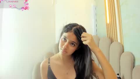 Snapshot of haileyjenner chatting on 07-28-26, 02:13 Little Heiley online show from 07-28-26, 02:13
