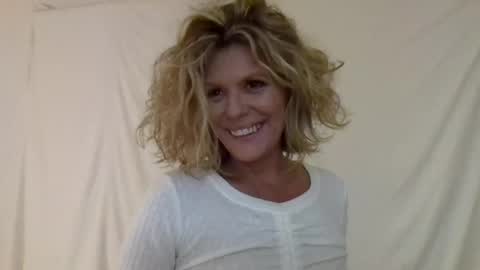 Snapshot of haileys123 chatting on 12-28-24, 02:01 Hailey online show from 12-28-24, 02:01