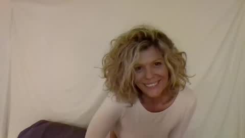 Snapshot of haileys123 chatting on 12-29-24, 03:22 Hailey online show from 12-29-24, 03:22