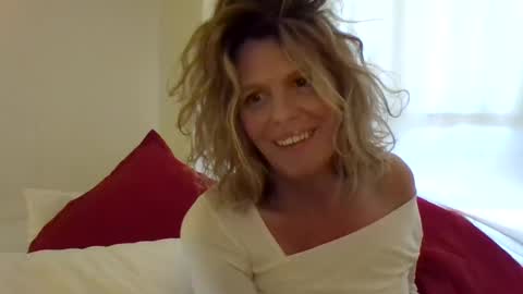 Snapshot of haileys123 chatting on 02-11-25, 10:39 Hailey online show from 02-11-25, 10:39