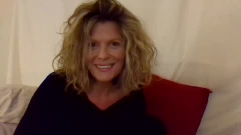 Snapshot of haileys123 chatting on 02-23-25, 02:40 Hailey online show from 02-23-25, 02:40