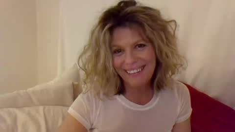 Snapshot of haileys123 chatting on 02-24-25, 03:55 Hailey online show from 02-24-25, 03:55