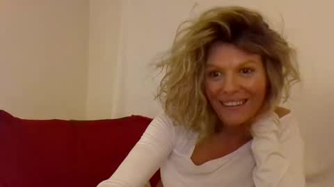 Snapshot of haileys123 chatting on 03-12-25, 02:41 Hailey online show from 03-12-25, 02:41