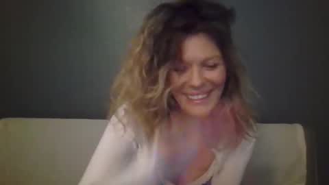Snapshot of haileys123 chatting on 10-10-25, 09:25 Hailey online show from 10-10-25, 09:25