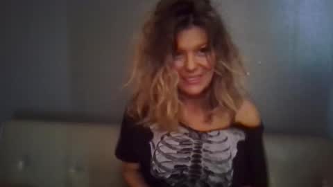 Hailey online show from 10-31-25, 05:25